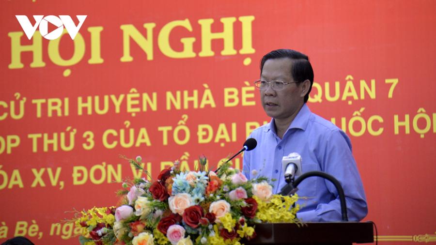 Ông Phan Văn Mãi, Chủ tịch UBND TP.HCM, cho rằng nhà ở là vấn đề lớn, rất quan trọng vì “an cư mới lạc nghiệp”. Nội dung này thành phố sẽ tập trung thực hiện trong thời gian tới, trong đó, triển khai nhiều hơn nữa nhà lưu trú công nhân - Ảnh: ITN.